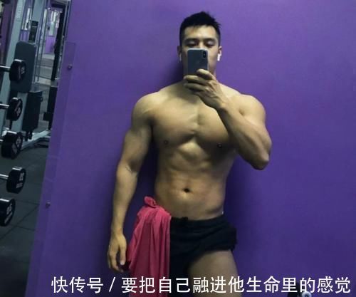 健身房|大鼻子肌肉男因合照走红，大长腿腱子肉身材，一餐吃9个鸡蛋