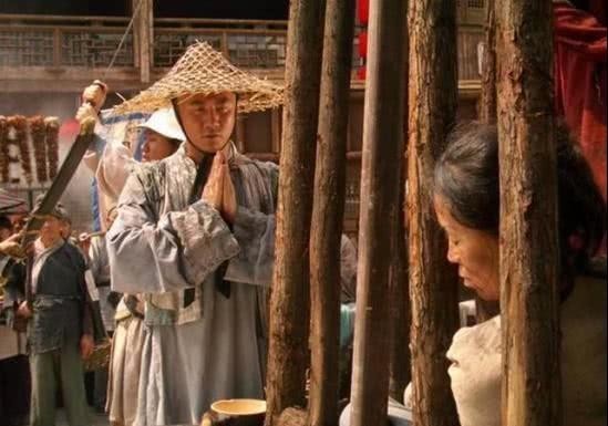 徐达醒|朱元璋将喝醉的徐达扔上龙床,徐达醒后做了1件事,让朱元璋放下杀心!