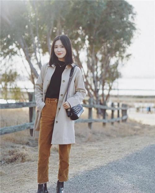 今年穿风衣，不建议你配阔腿裤，这“2条”裤子更合拍，遮肉显高