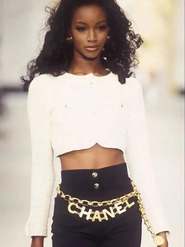 项链手链已经过时了，现在开始流行“腰链”