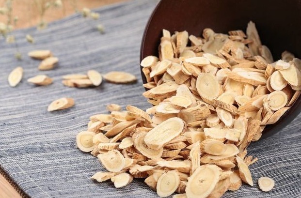 补气|退休教师吃黄芪一个月，身体大变化，那么黄芪究竟有什么作用呢