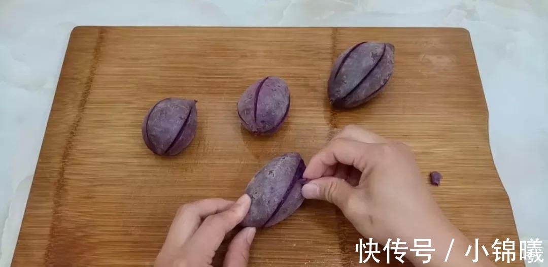 面团|1斤面粉, 4个紫薯, 不用一滴水, 平底锅做的小面包, 边吃边流口水