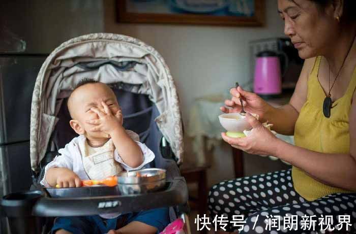 喂食|1岁孙子胳膊成“莲藕”，奶奶沾沾自喜，退休医生带娃去医院吧