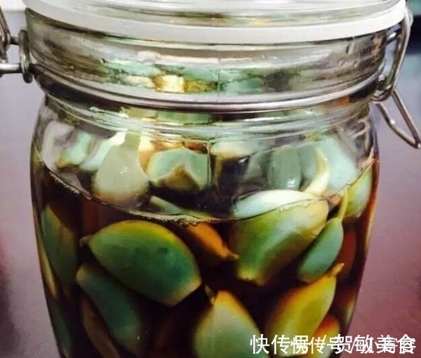 腊八蒜|腌腊八蒜只加醋就错了，多加点它，蒜瓣像翡翠一样