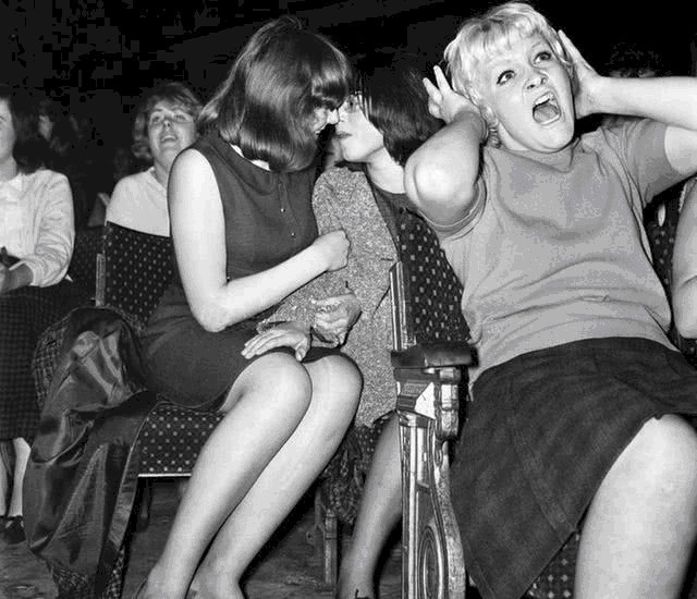 历史|历史上那些让你过目难忘的图片，猜猜图3女性跪着干啥？图5正在打啵……