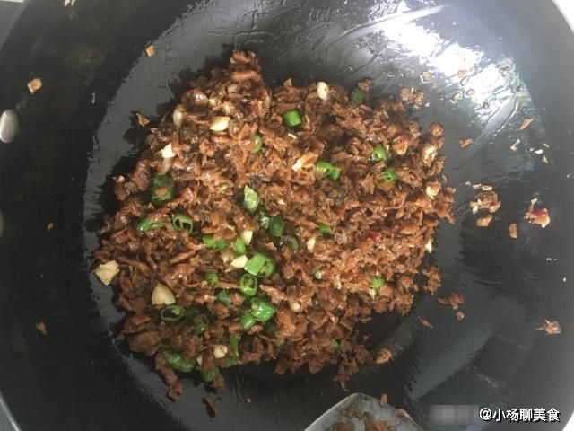 肉末|外婆菜这样炒，香辣爽口下饭香，连吃三碗都不够，小孩：还有饭吗
