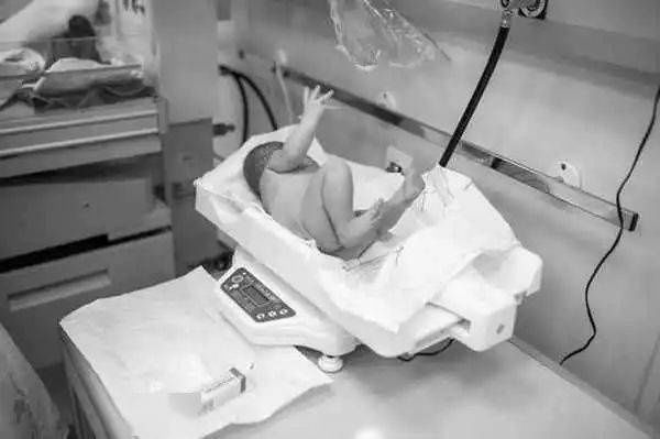 分娩|震撼!实拍产妇分娩全过程,记录新生命诞生的艰辛美好