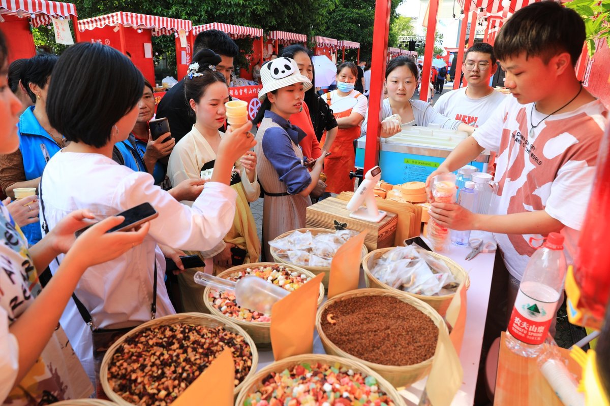 “橘红大集”系列活动橘子洲启幕，缤纷集市等你来逛吃