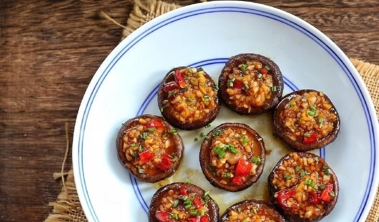 一家三口的简单晚餐，有荤有素，五道菜三人吃得干干净净，真舒坦