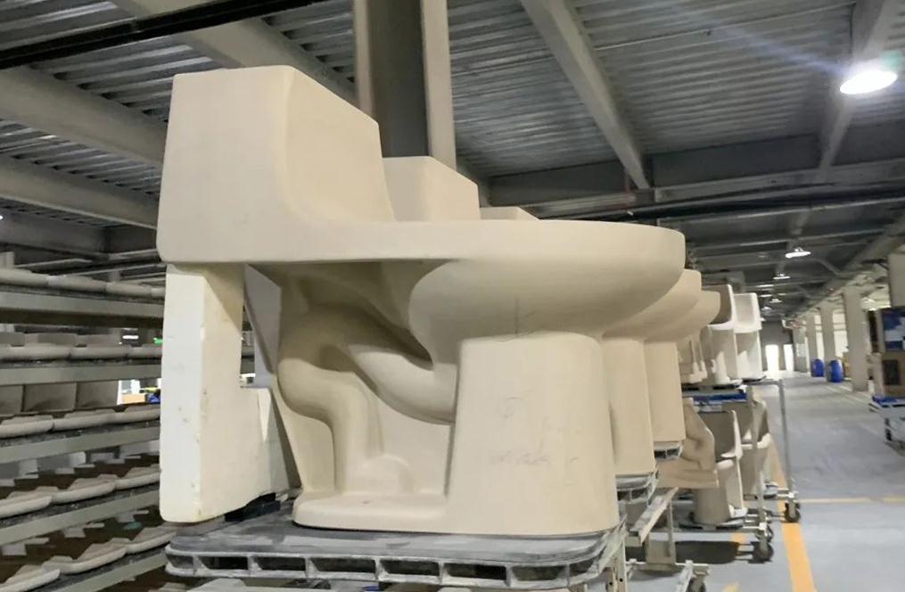 坑距|马桶销售:马桶,别买太贵的,选对这几个方面,买500元的就够用