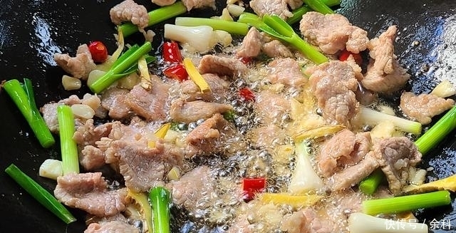 几块钱|几块钱的香干,和蒜苗、猪肉简单一炒,出锅下饭又美味