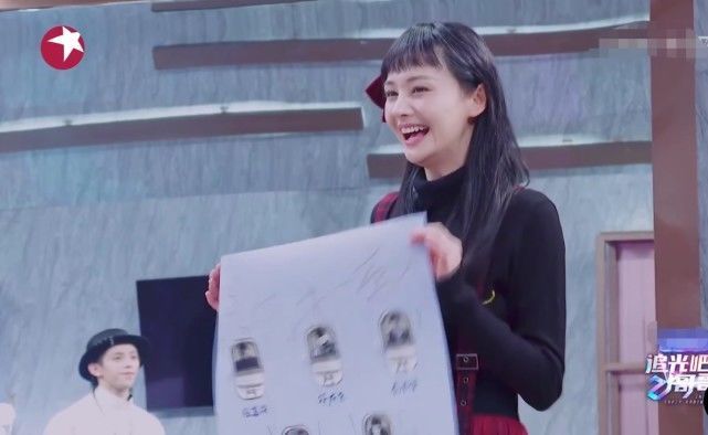 郑爽行为太可爱,被调侃一个人像一个后援团,可惜已退出节目