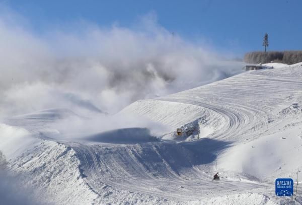 大回转|张家口赛区云顶滑雪公园赛道造雪塑型迎“大考”