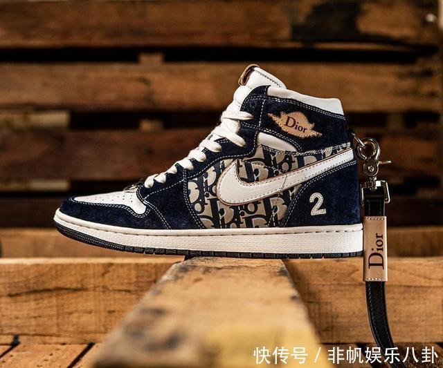 Dior x Dunk SB Low头一次见！这细节真把我看傻了