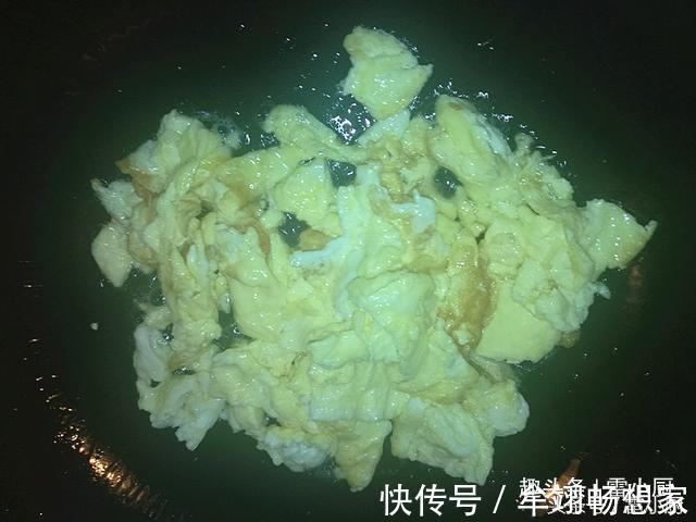 窝笋别再炒肉了，搭配它一起炒，竟成了饭桌上的抢手菜！你也试试