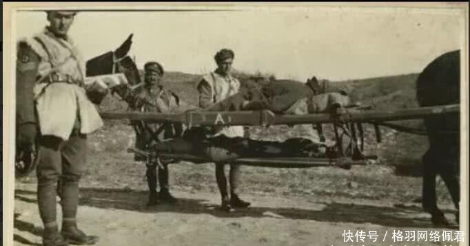 次世界大战|一战时期残忍老照片,士兵眼睛被毒气伤害,图6用骆驼运伤员