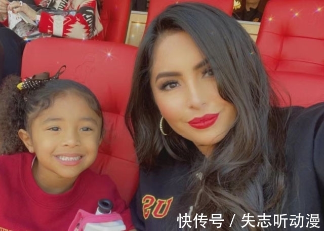 球馆|瓦妮莎闲不住!带着女儿和加索尔一起打篮球,在湖人球馆玩起自拍