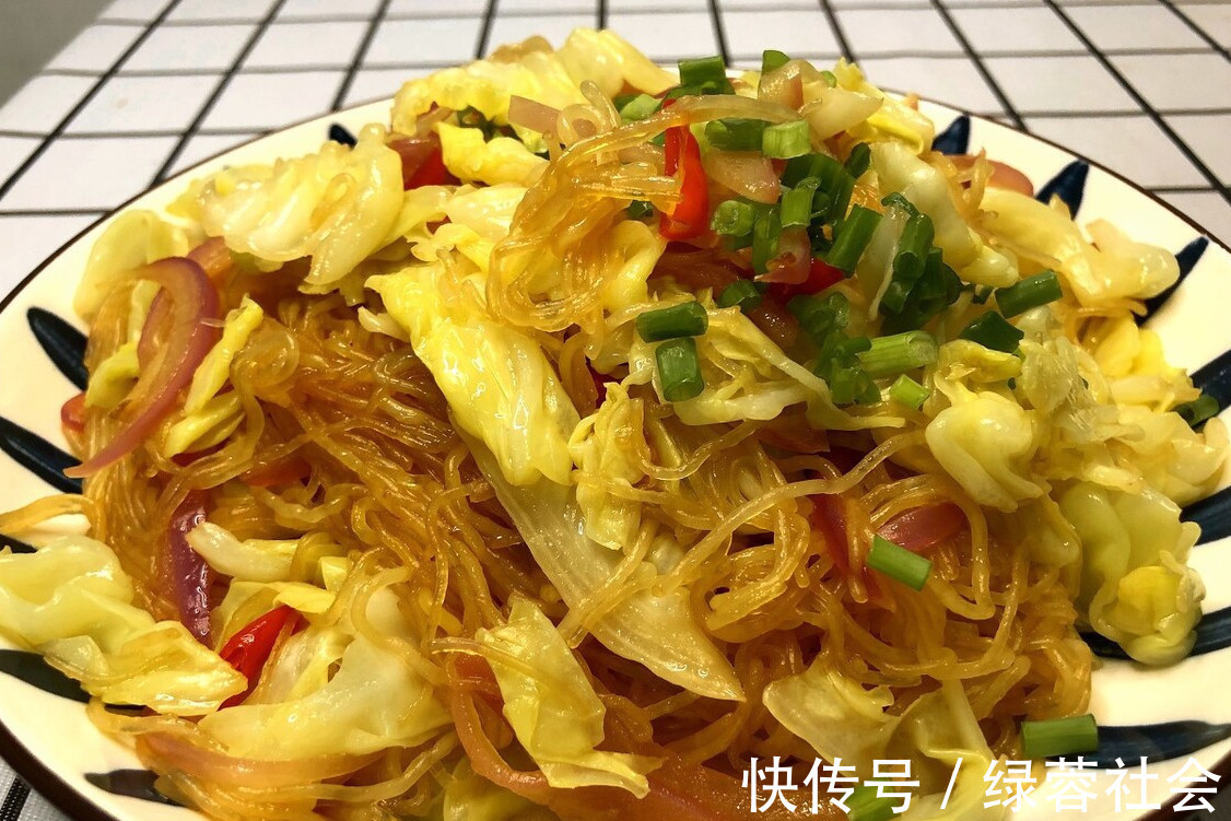 小米辣|炒粉丝,焯水后切忌直接下锅,少做了1步,难怪粉丝结团又粘锅