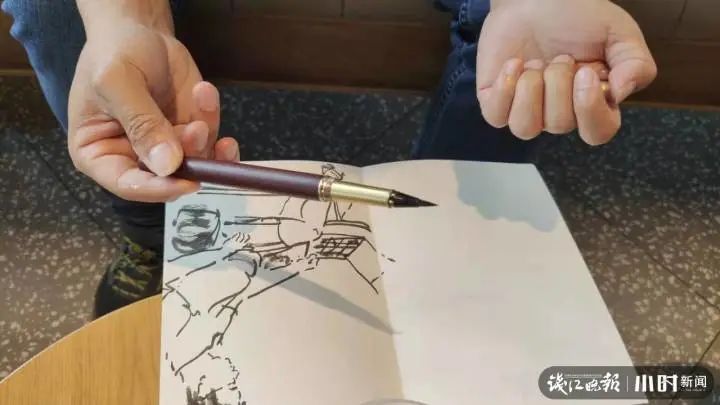 潘天寿&3年画了12000多幅!地铁早晚高峰上,他画了这些偶遇的人