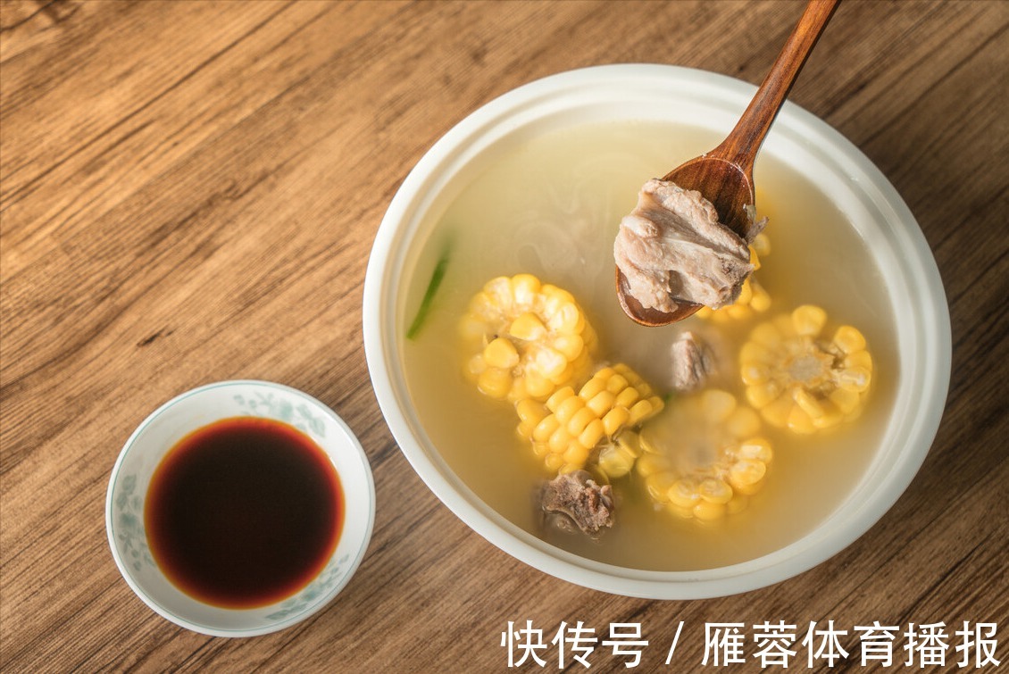 跟着我一起|排骨不管怎么做，切记不要直接焯水，多做1步，排骨鲜嫩还不腥