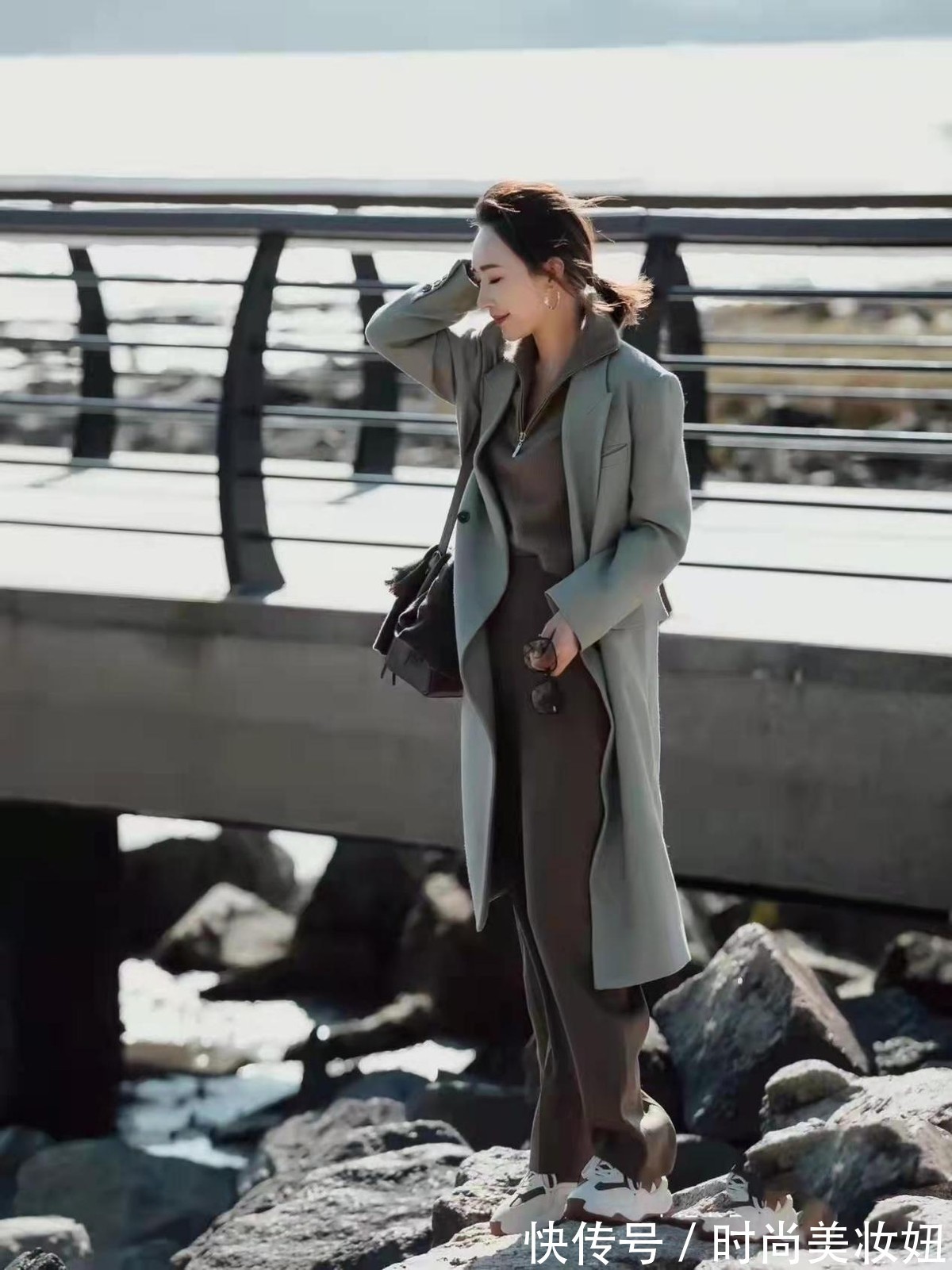 垂直度|没想到,大衣叠穿这么高级洋气,这3组搭配思路值得借鉴
