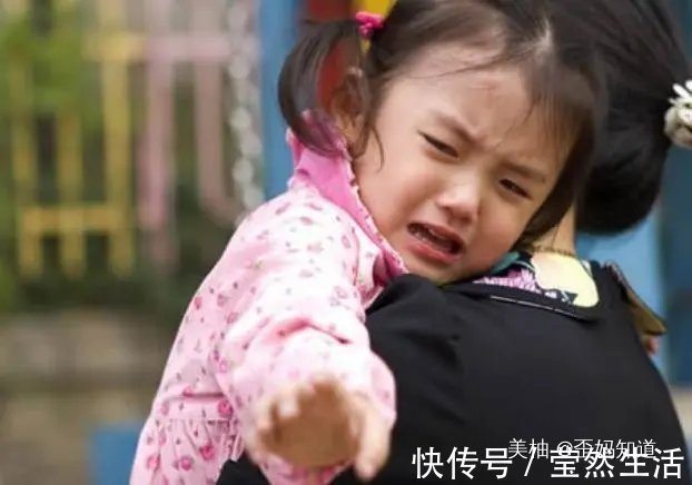 2岁女宝“性早熟”,只因平时一个坏习惯,家长悔不当初