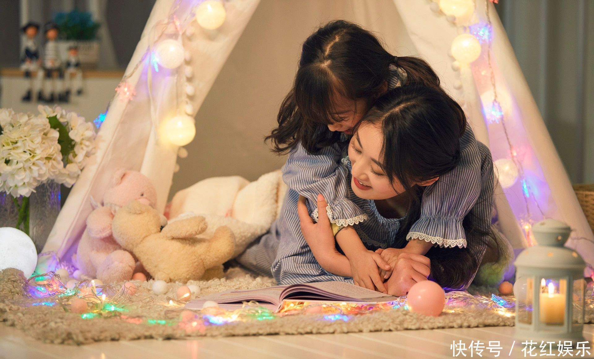 睡眠时间|宝妈哄娃睡觉自己睡着了,孩子躲被窝里看电视,脸上表情太萌了