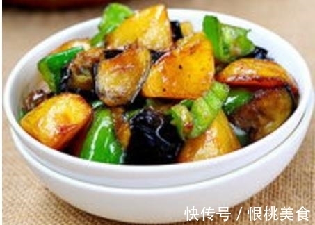 东北|东北经典名菜地三鲜，味道鲜美，滑嫩入味，孩子最爱吃这个
