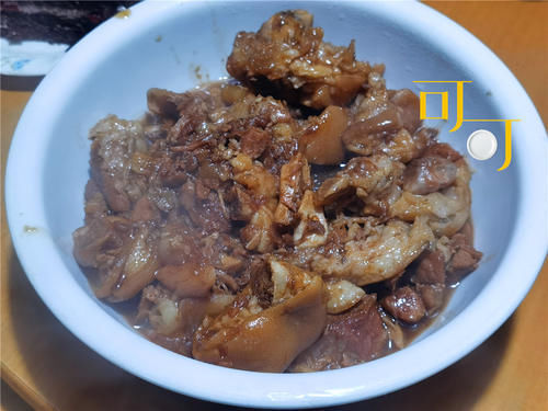 我们去公公婆婆家吃晚饭,老人家做了一桌子的菜,也因为考虑到我们平时爱吃西式的菜