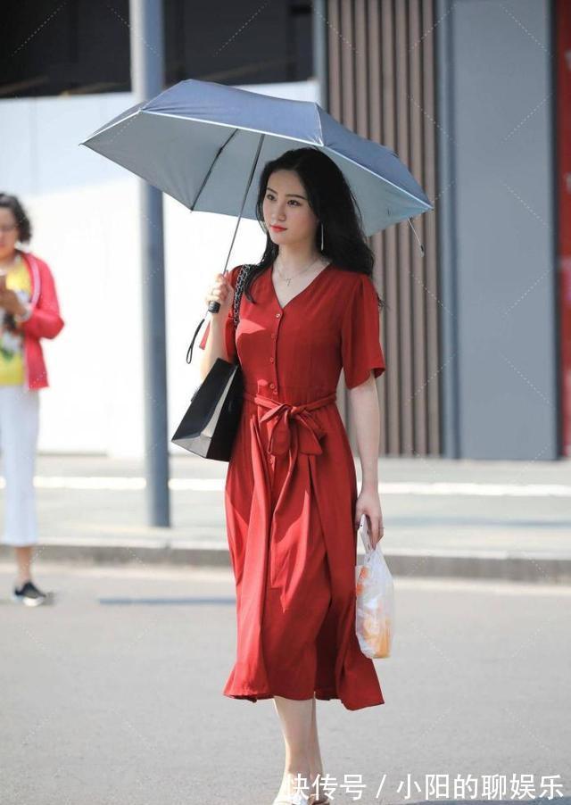 红色 小姐姐“红色连衣裙”,优雅气质,青春活力,时尚感十足太漂亮了