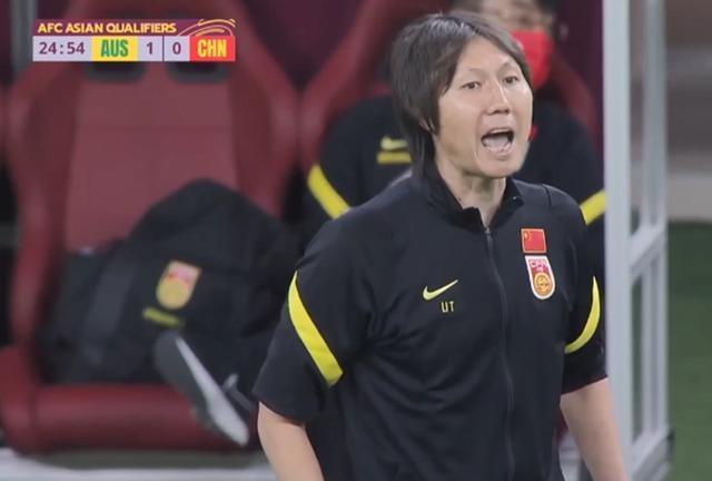 洛国富|两大归化坐冷板凳!李铁为自己的固执付出了代价,面对日本恐更惨