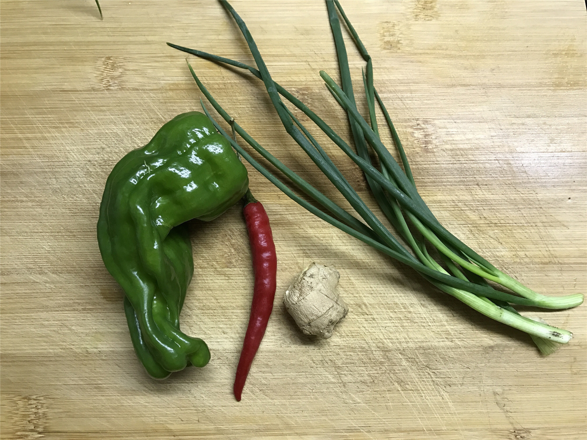 睡眠不好的人要多吃此菜,2分钟教你做,香辣开胃没腥味,超下饭