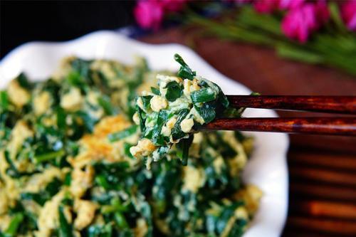 正宗的韭菜炒鸡蛋做法，鸡蛋滑嫩，韭菜翠绿不出水，越吃越香
