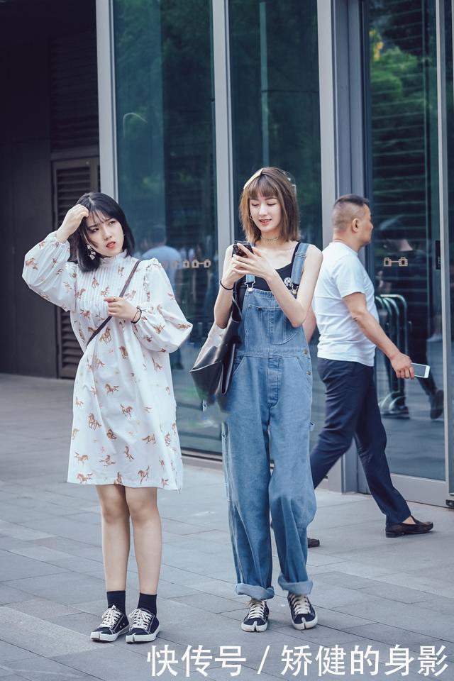 小白鞋不流行了,今年秋天火了这双“马蹄鞋”,时髦个性还显高