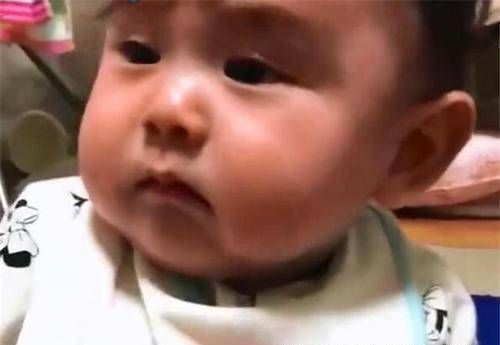 宝妈|6个月宝宝断奶第一天，妈妈下班回家看到儿子的表情，心都酥化了