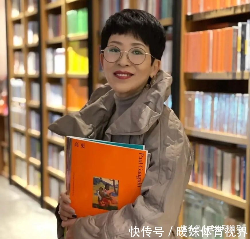 博主|老年人别总烫小卷发型,学学三位60岁时髦奶奶的减龄发型,超洋气