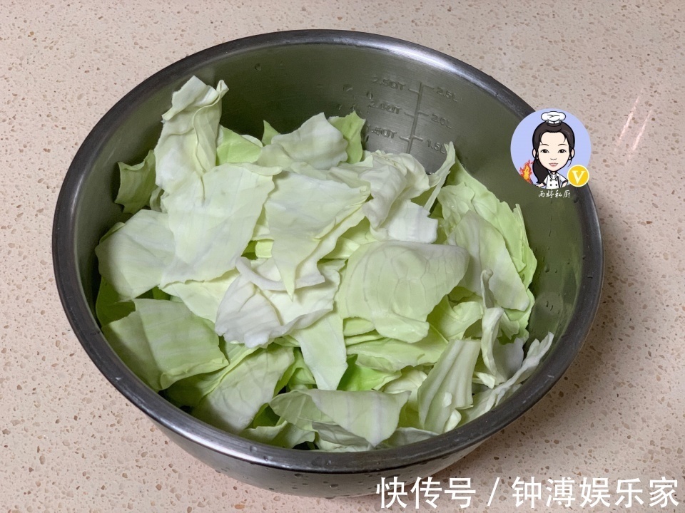 调味汁|炒包菜时,别直接下锅炒,掌握1个诀窍,包菜又香又脆不出水!