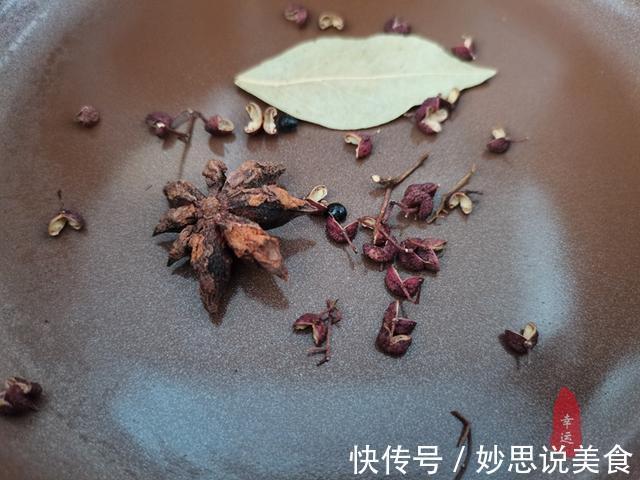 试试我这个馅料的包子,冬瓜粒粒分明,肉香味美让你食欲大开