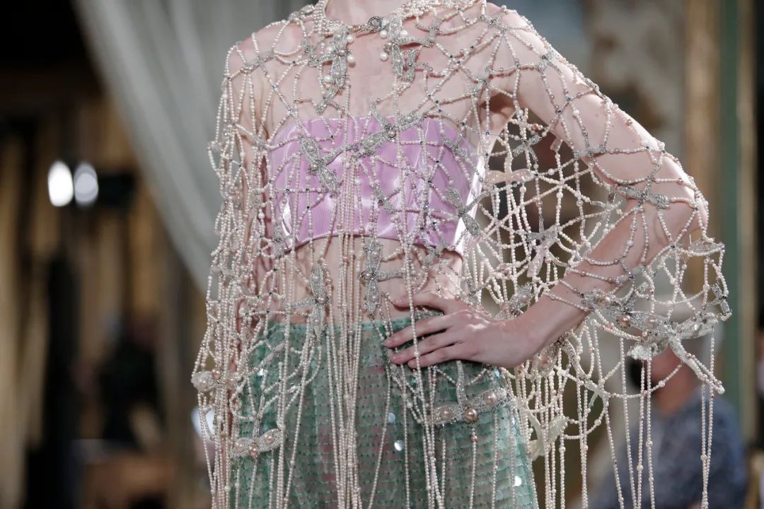 87岁的阿玛尼老爷子，依然是把高级做得最优雅的人|T型台 | shine