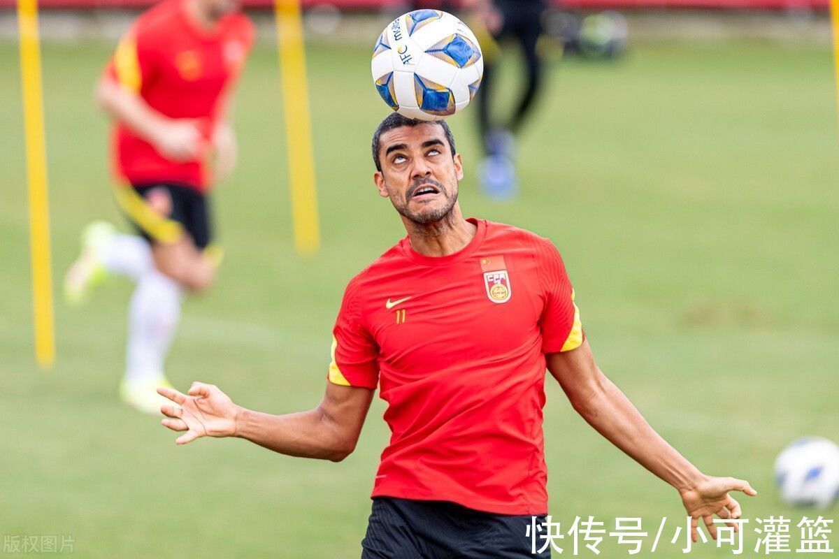 战袍|阿兰回归参与合练,2将或缺席首战!国足将穿红色主场战袍亮相