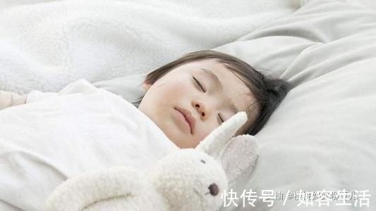 睡眠质量|研究表明：孩子睡觉反应暗示大脑发育状况，若有这3种，就偷乐吧