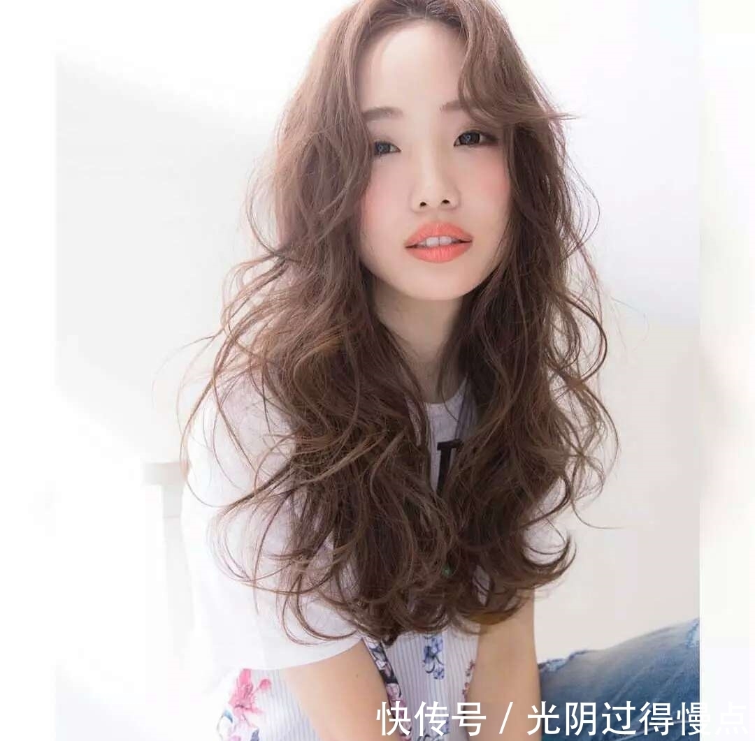 打理|40多岁长发,烫空气烫还是大波浪好看?为什么?