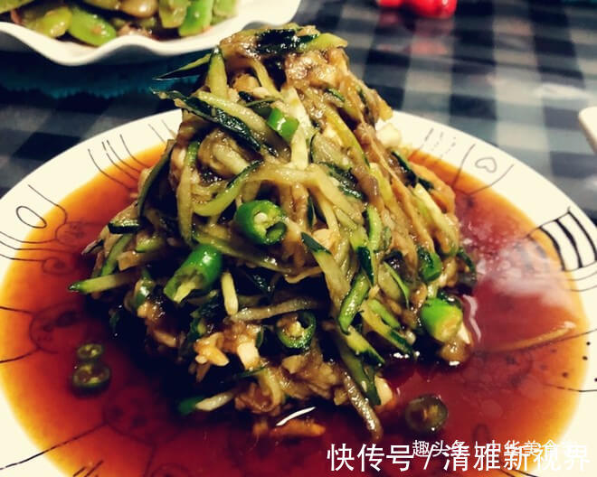 餐桌|夏天餐桌上最受欢迎的一道菜，做法简单，5分钟就搞定，百吃不腻