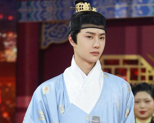 180王一博跟171徐艺洋同框，身高差成看点，谎报身高可不行