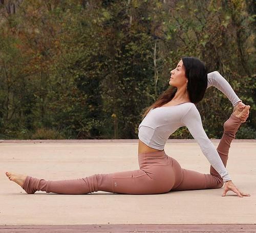 瑜伽|初级瑜伽拉伸到底有多痛，看到她们也这样我就放心了