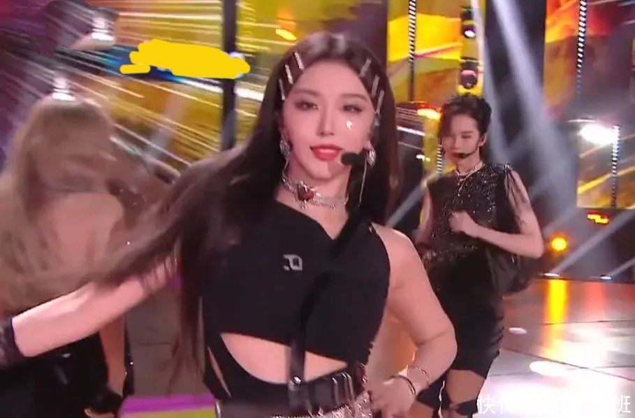 灾难|新潮好物夜晚会再现打光灾难,THE9妆容奇怪,黄明昊脸色暗淡