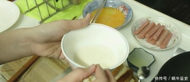 简单|早餐还是豆浆油条包子?教你一招做香肠卷,简单快捷又好吃!