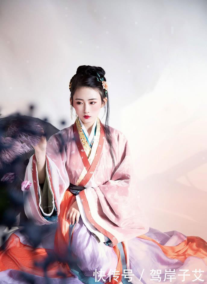 这些“上架嫌它丑，下架求成狗”的绝版汉服，有你的梦中情裙吗