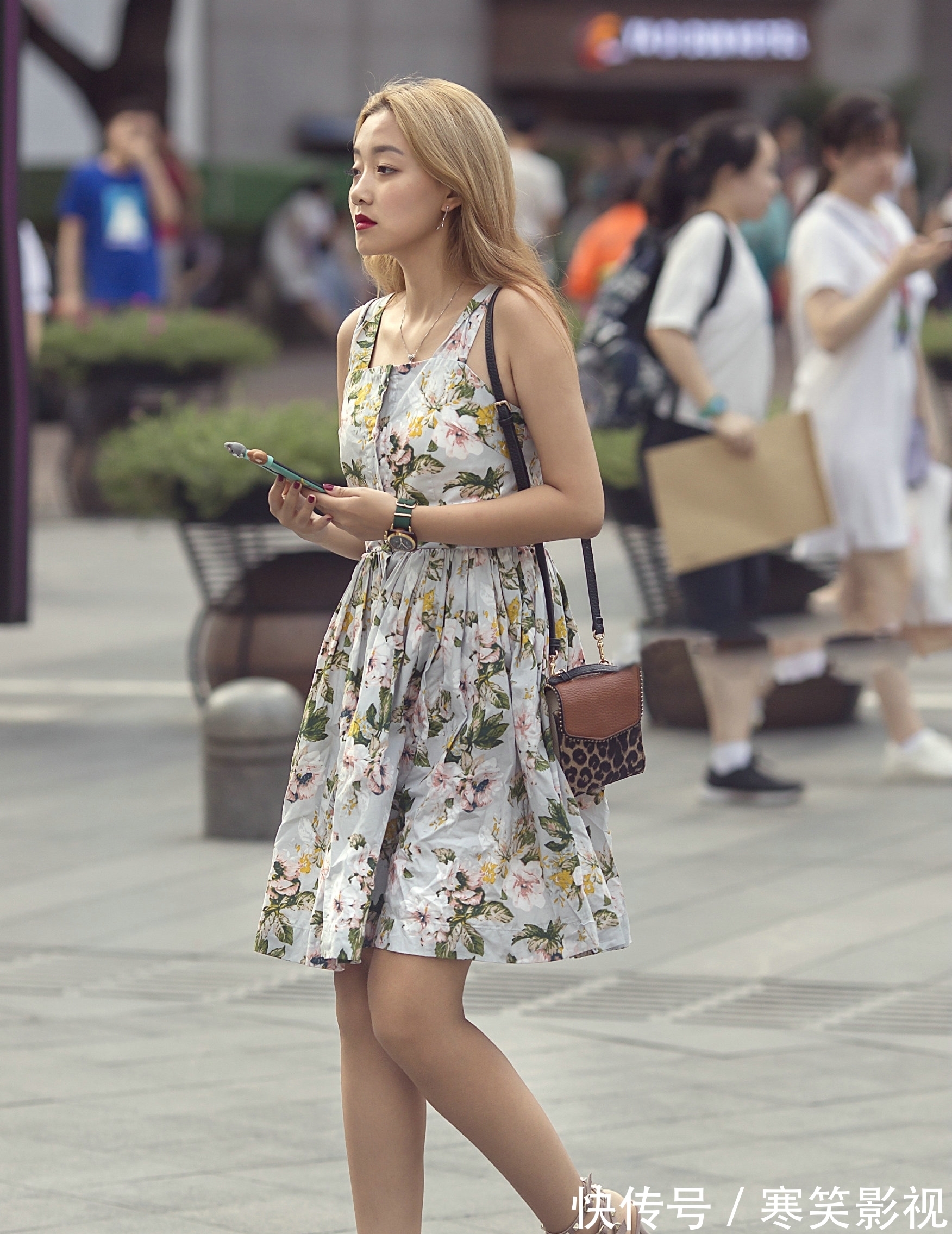 高跟鞋 连衣裙更能展现女性魅力,搭配高跟鞋优雅又高级