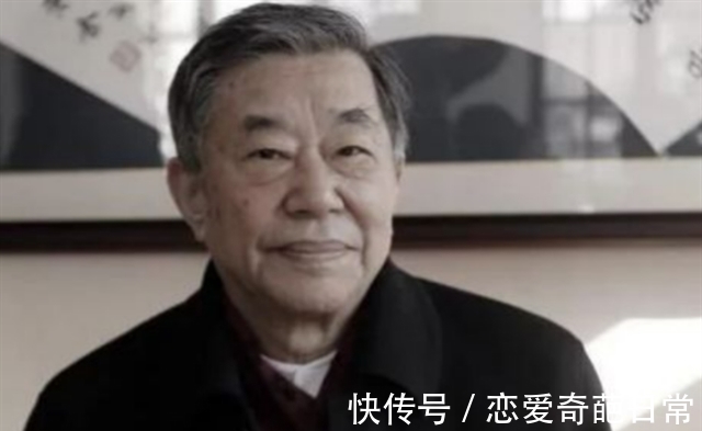 遗体$1966年老舍跳湖自尽,独子守着遗体坐了一夜,从此夹起尾巴做人